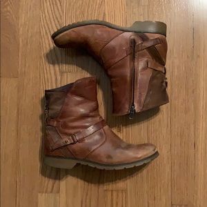Brown leather de la vina low boots 8.0